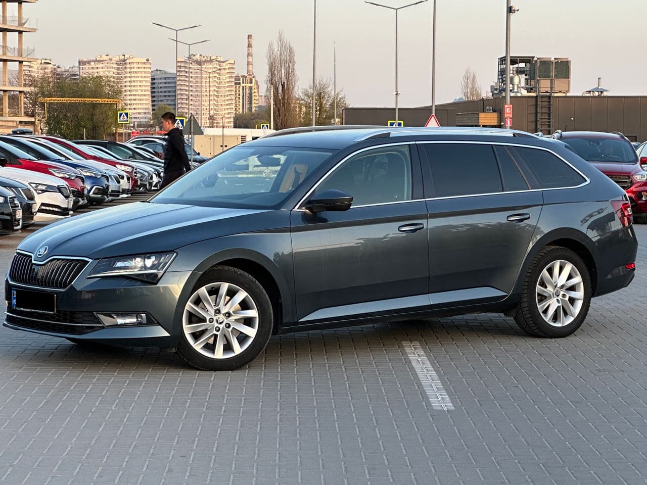 2017 Skoda Superb — Miniatură 2