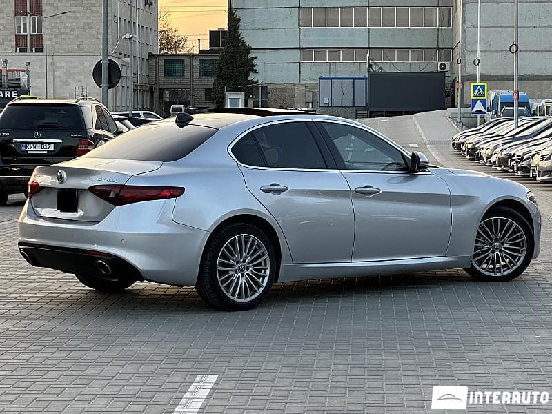 Alfa Romeo Giulia 2017 — Миниатюра 3