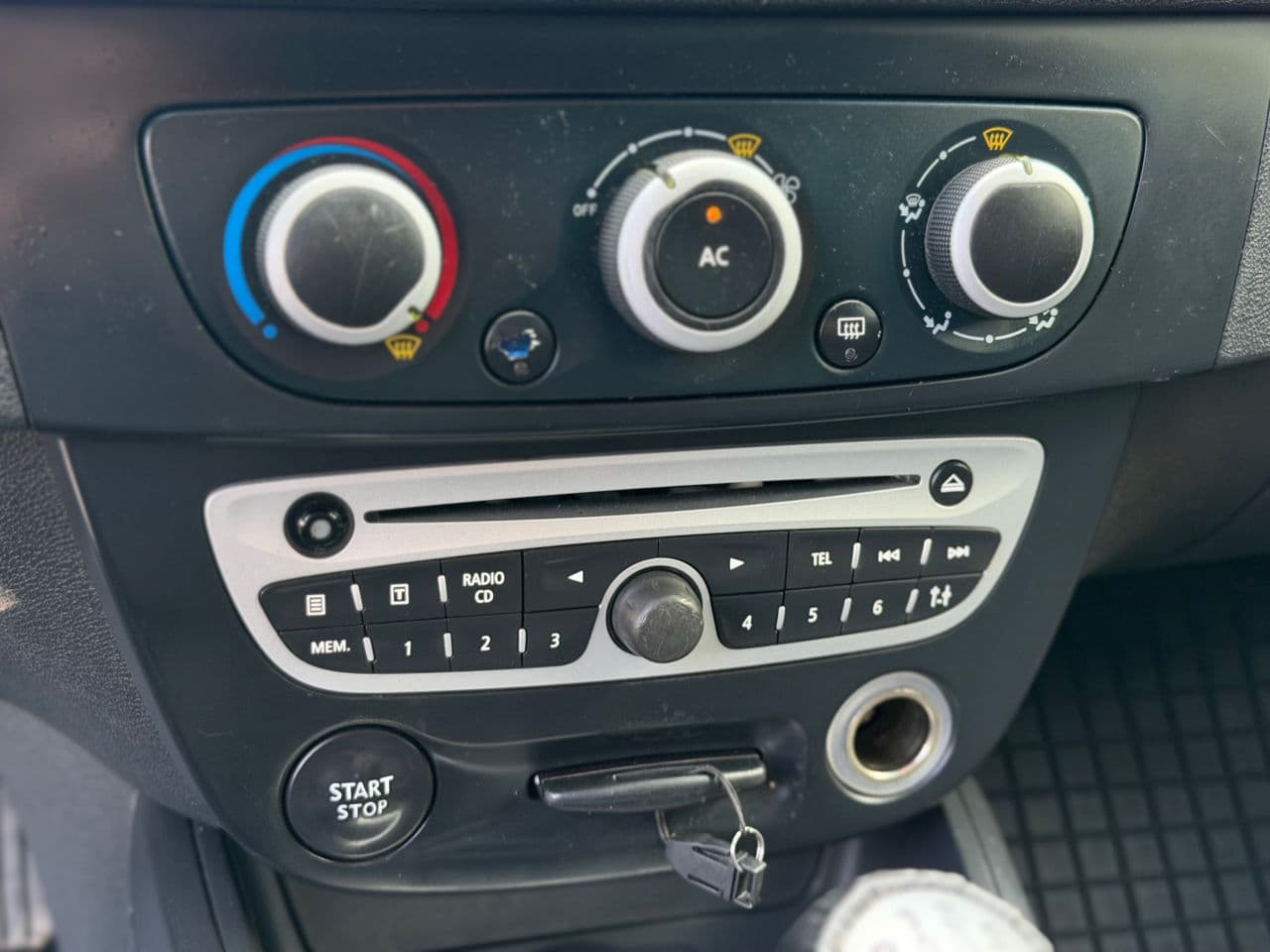 Renault Megane 2011 — Миниатюра 11