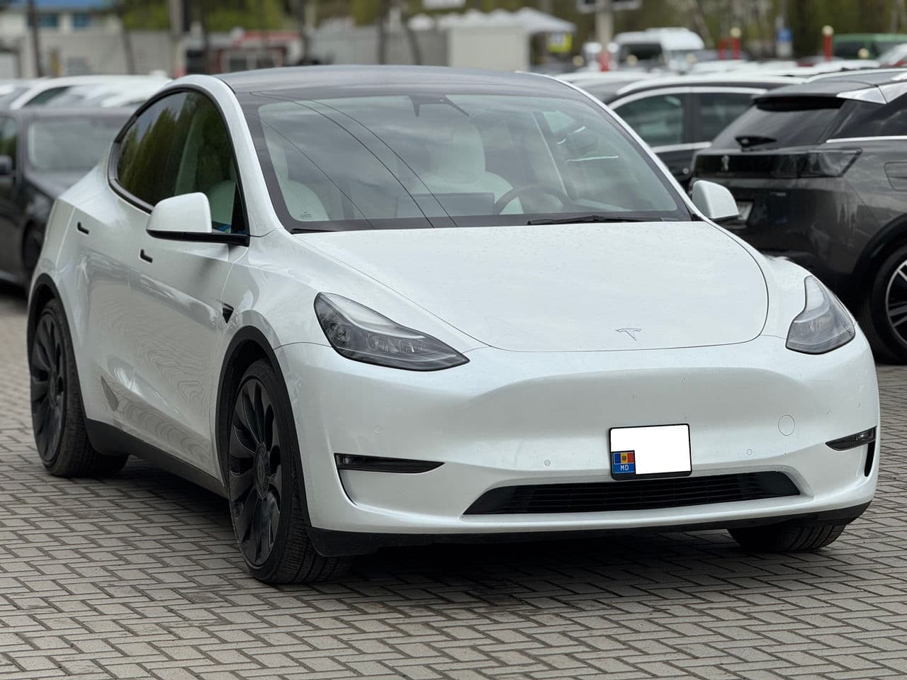 Tesla Model Y 2022 — Миниатюра 3