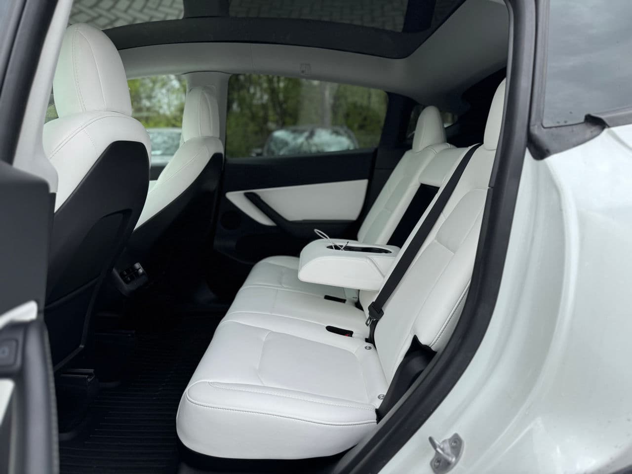 Tesla Model Y 2022 — Миниатюра 17