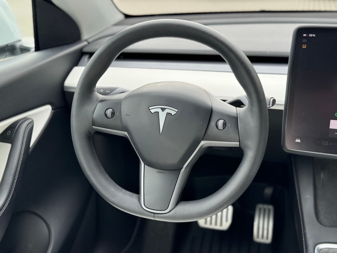 Tesla Model Y 2022 — Миниатюра 9