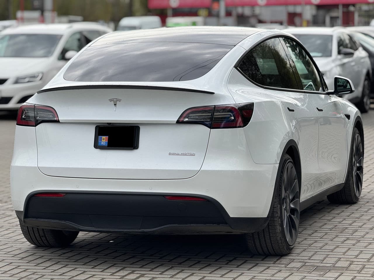 Tesla Model Y 2022 — Миниатюра 2