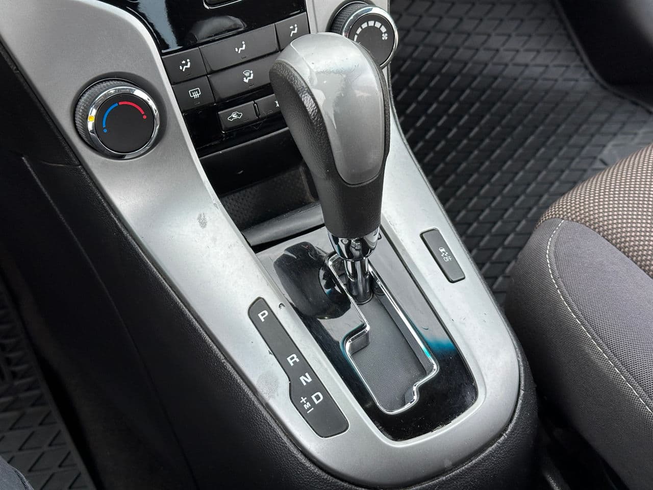 2015 Chevrolet Cruze — Miniatură 12