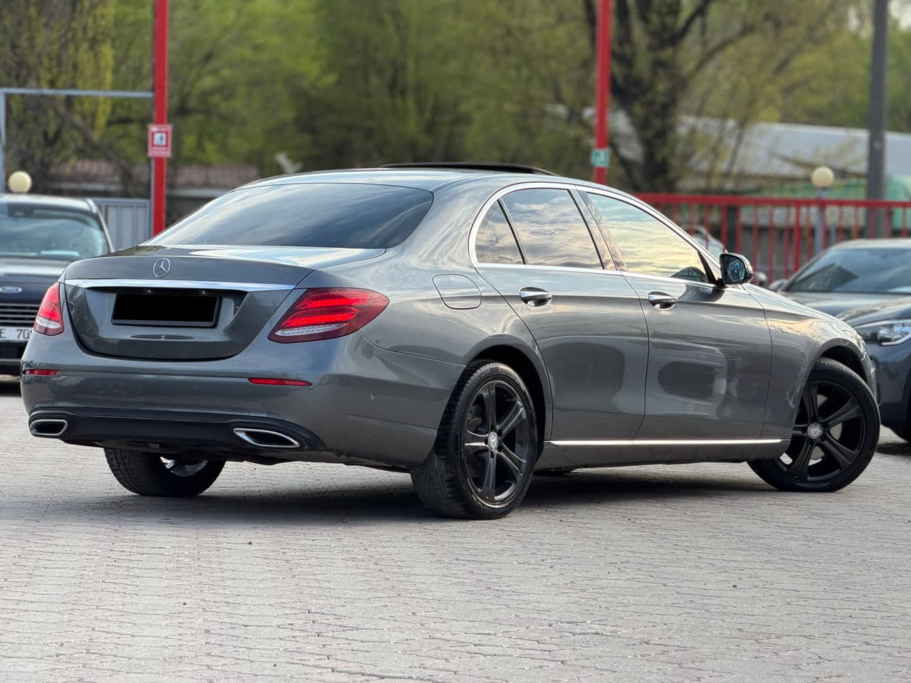 Mercedes E 220 2016 — Миниатюра 2