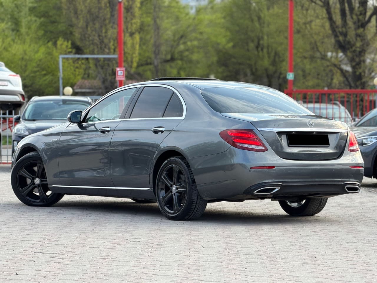 Mercedes E 220 2016 — Миниатюра 3