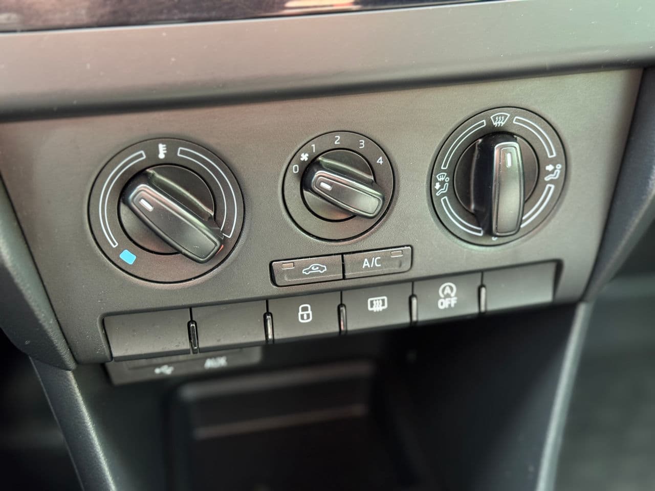 Skoda Rapid 2015 — Миниатюра 13
