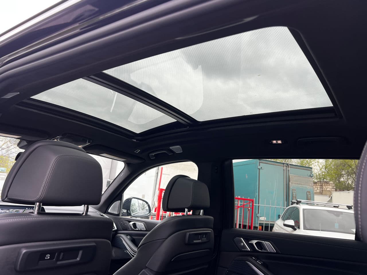 BMW X7 M6.0i 2022 — Миниатюра 9