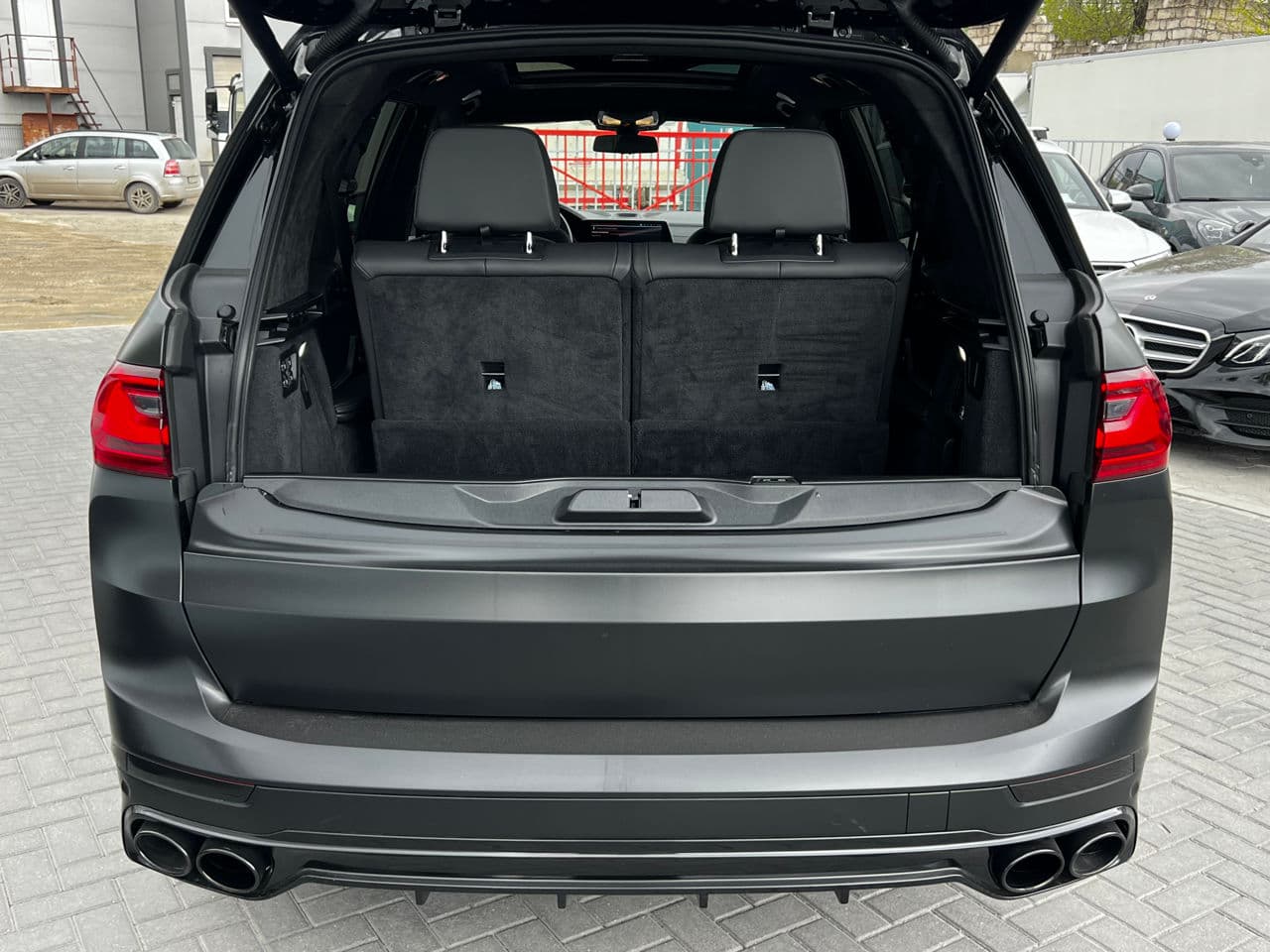 BMW X7 M6.0i 2022 — Миниатюра 25