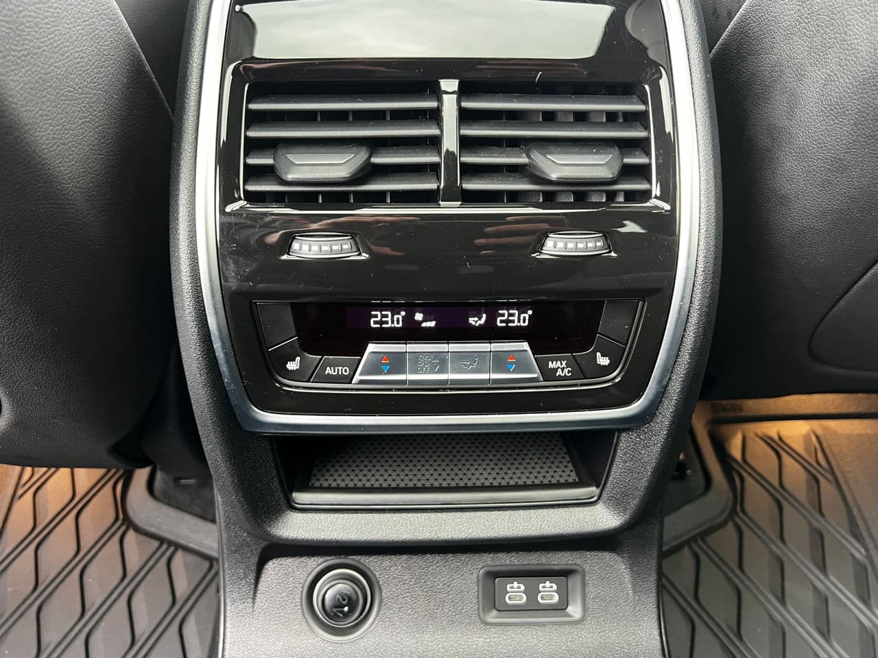 BMW X7 M6.0i 2022 — Миниатюра 23