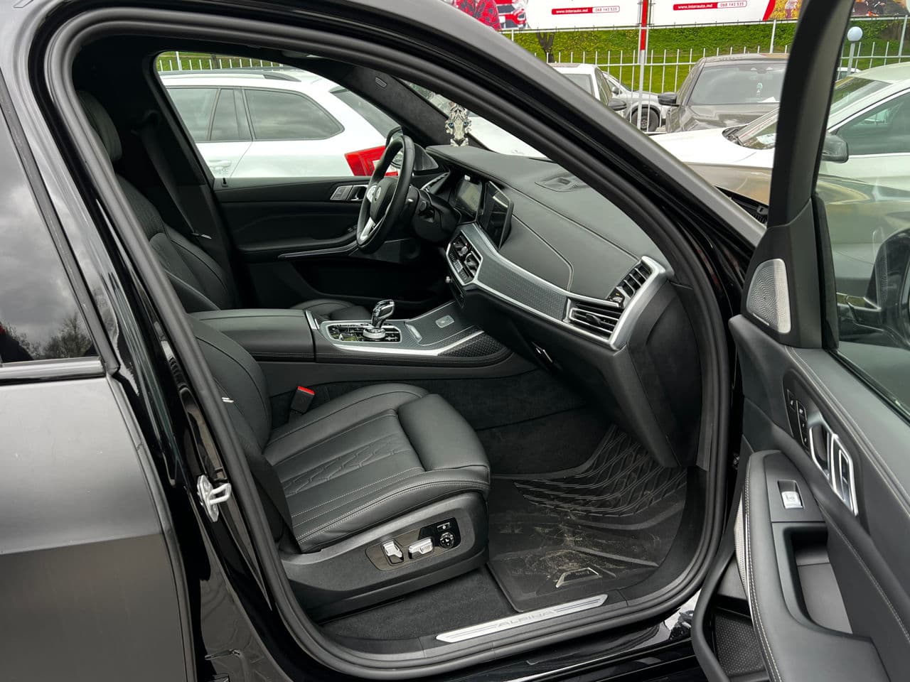 BMW X7 M6.0i 2022 — Миниатюра 7