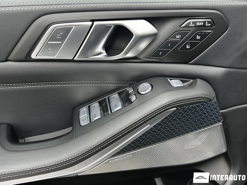 BMW X7 M6.0i 2022 — Миниатюра 17