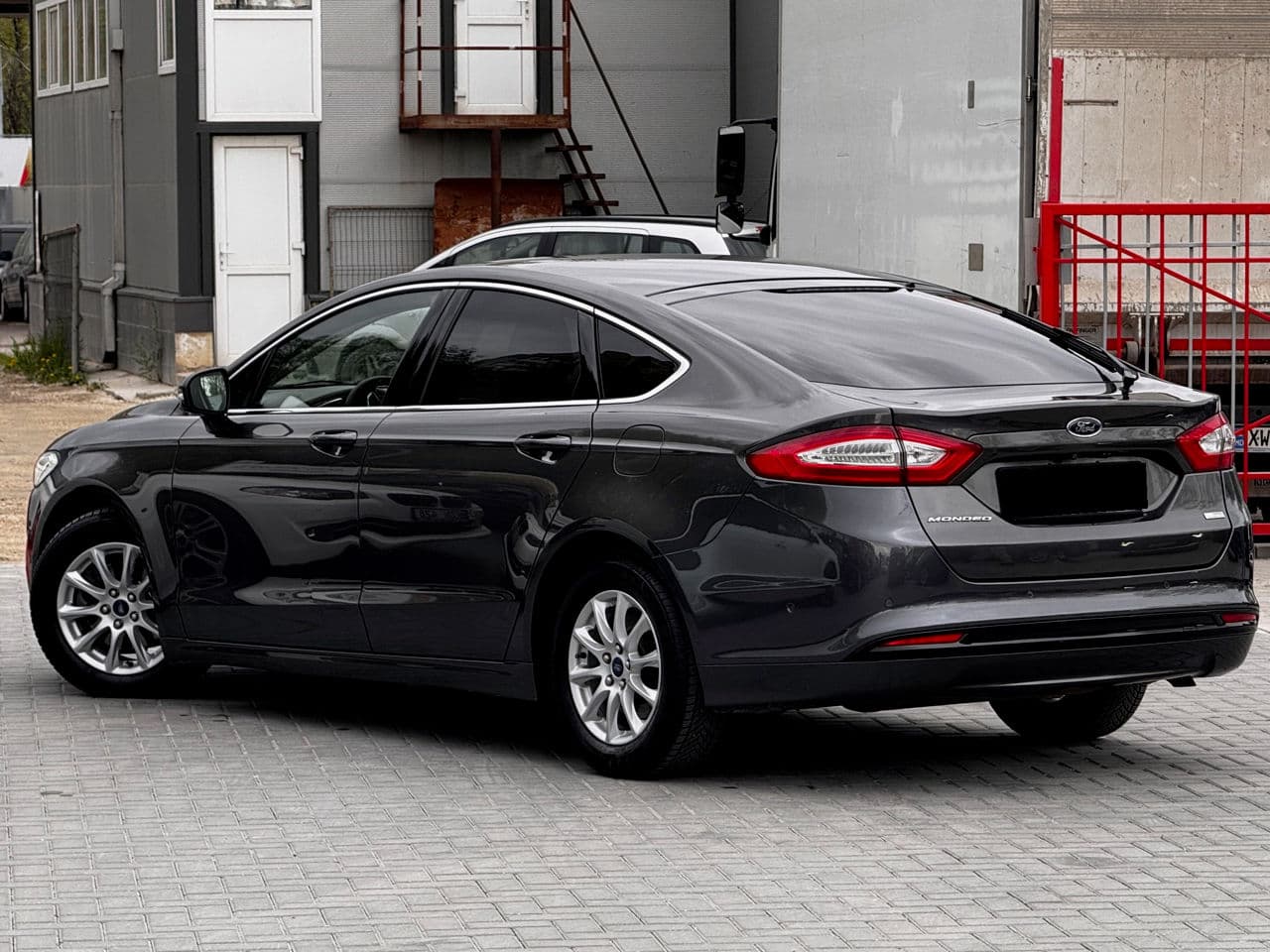 Ford Mondeo 2017 — Миниатюра 4