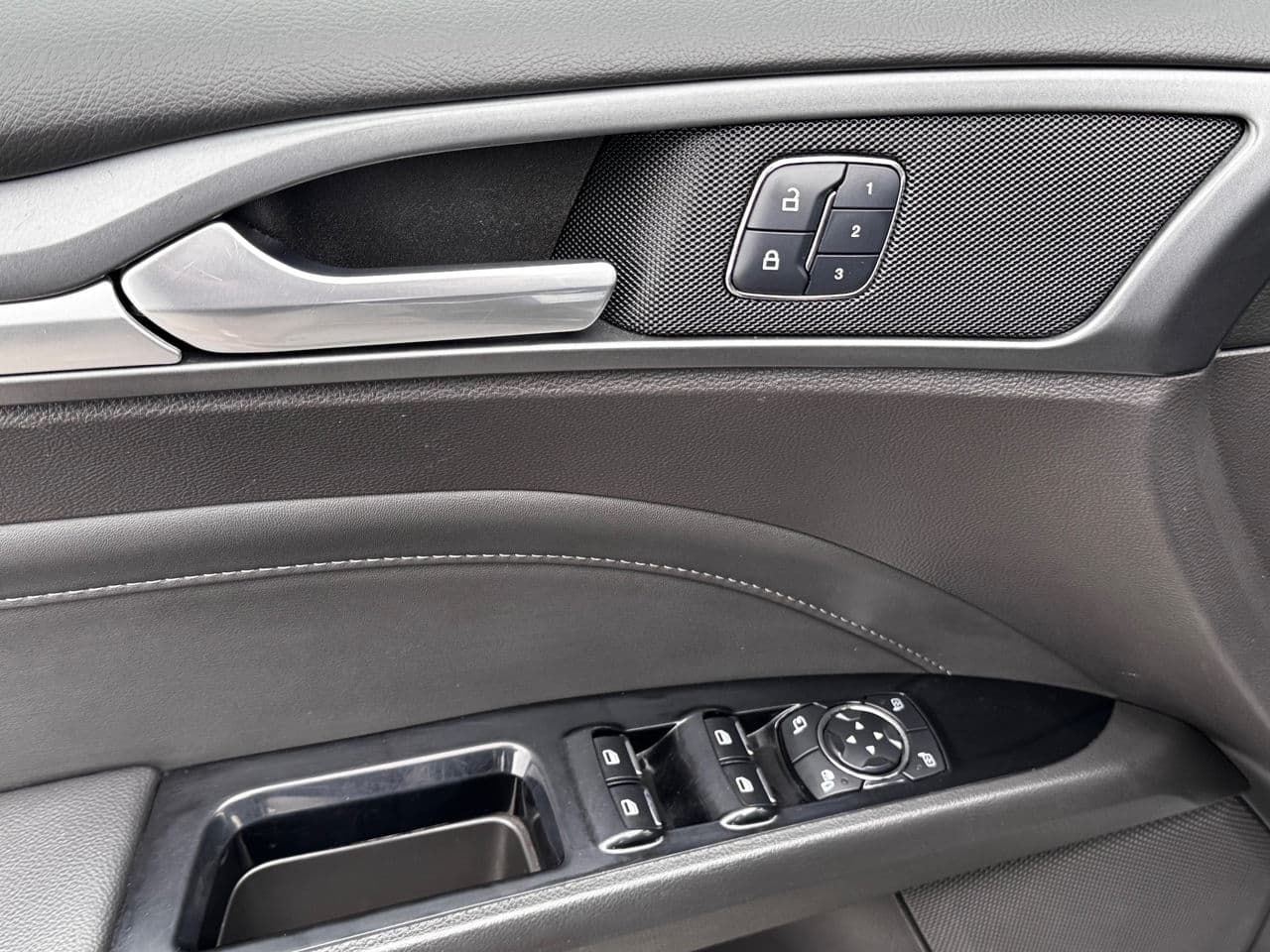 Ford Mondeo 2017 — Миниатюра 15