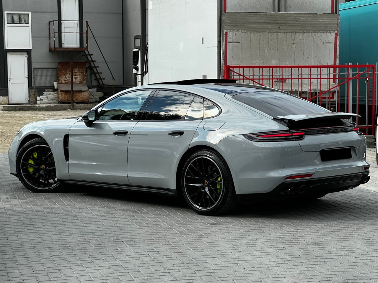 Porsche Panamera 4S 2018 — Миниатюра 4