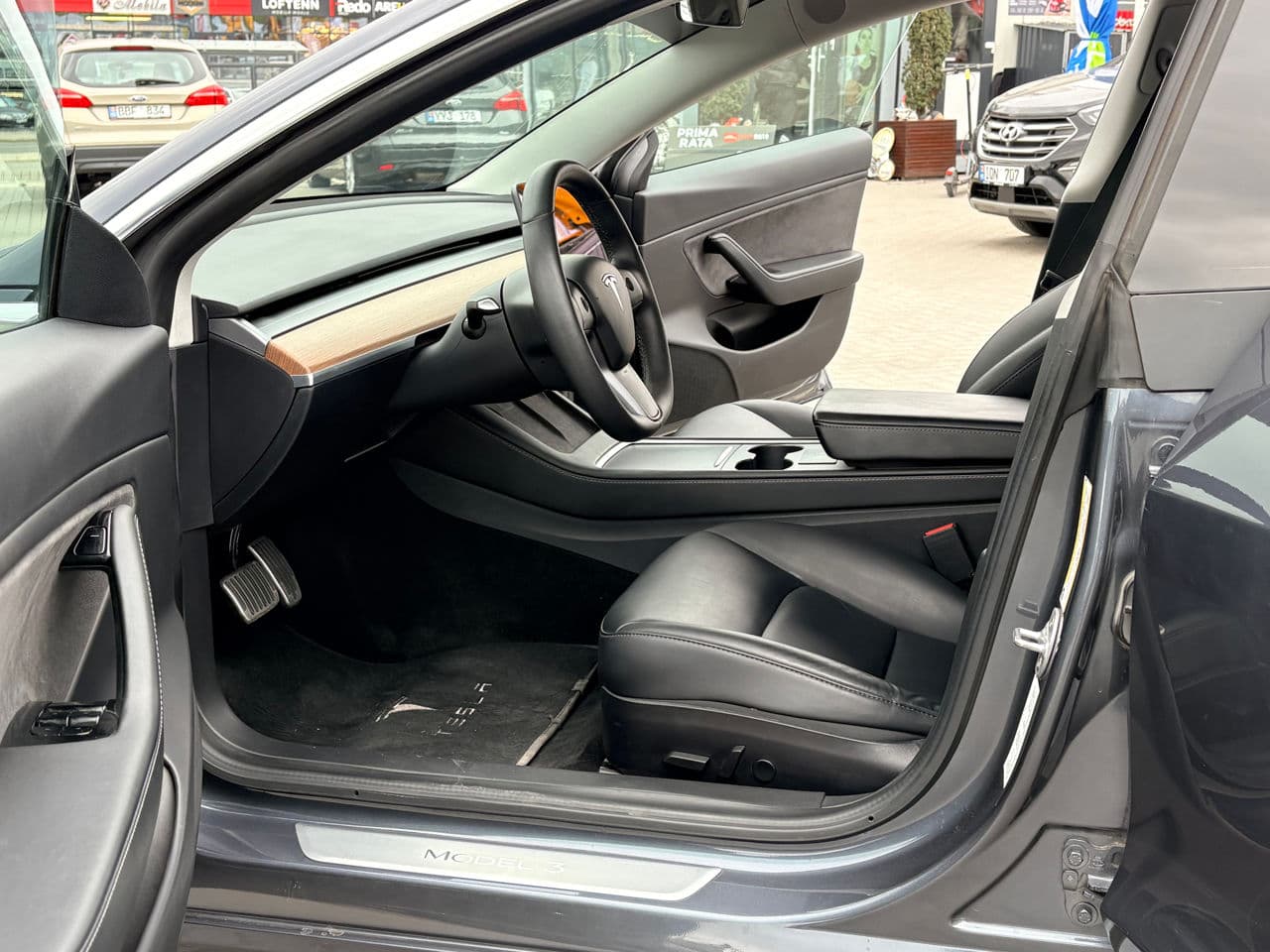 Tesla Model 3 2020 — Миниатюра 5