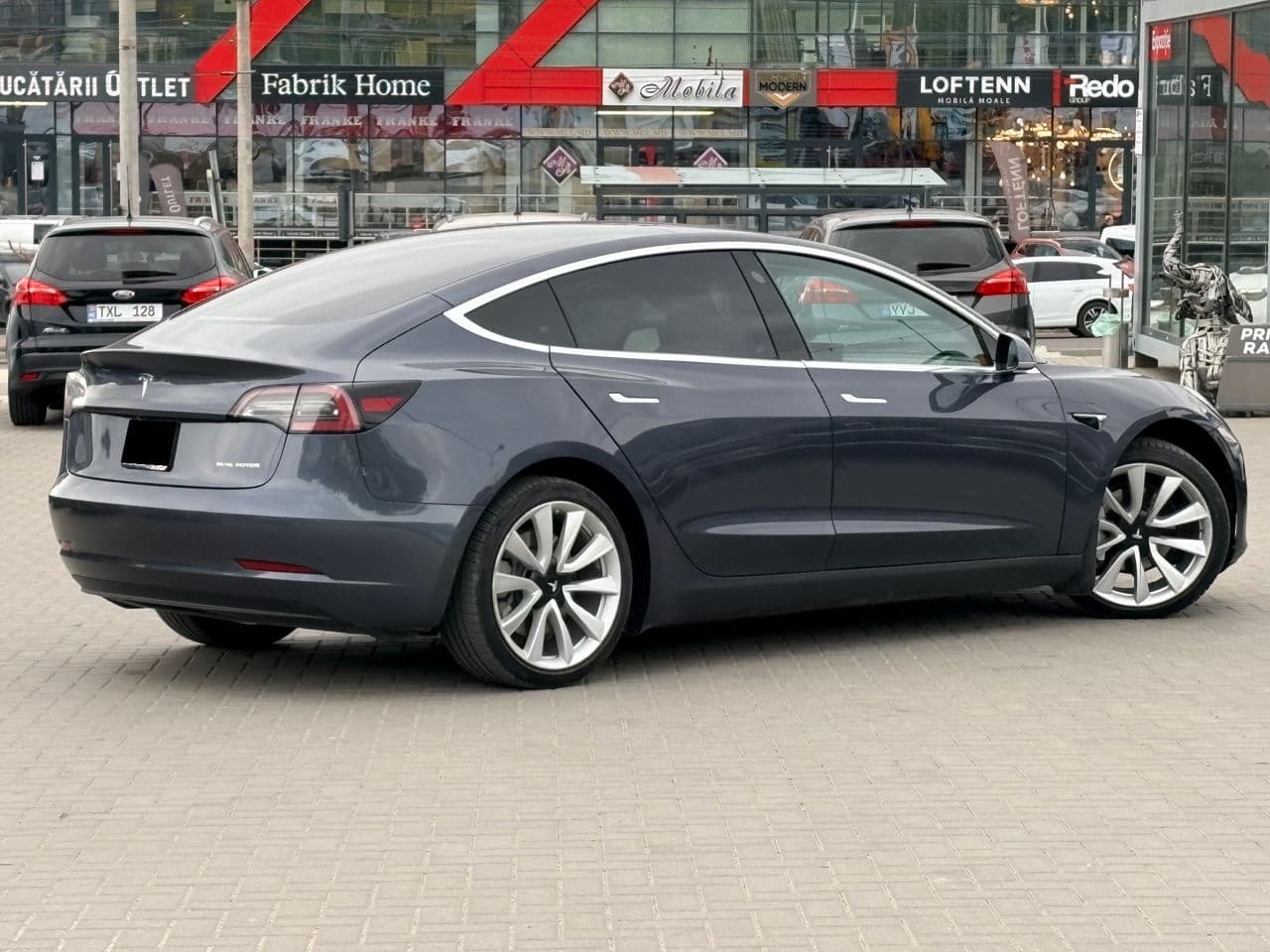 Tesla Model 3 2020 — Миниатюра 3