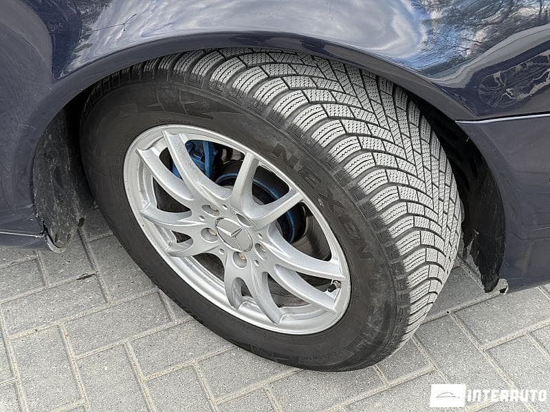 Mercedes E 220 2005 — Миниатюра 13