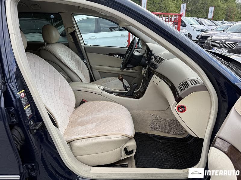 Mercedes E 220 2005 — Миниатюра 12