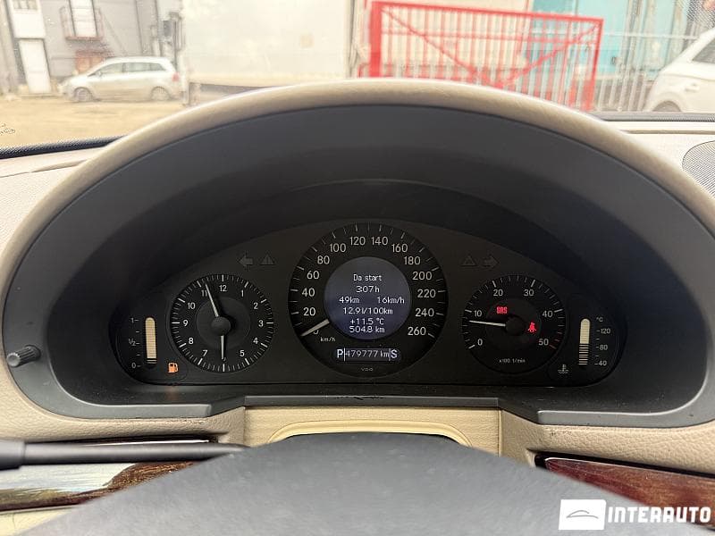 Mercedes E 220 2005 — Миниатюра 9