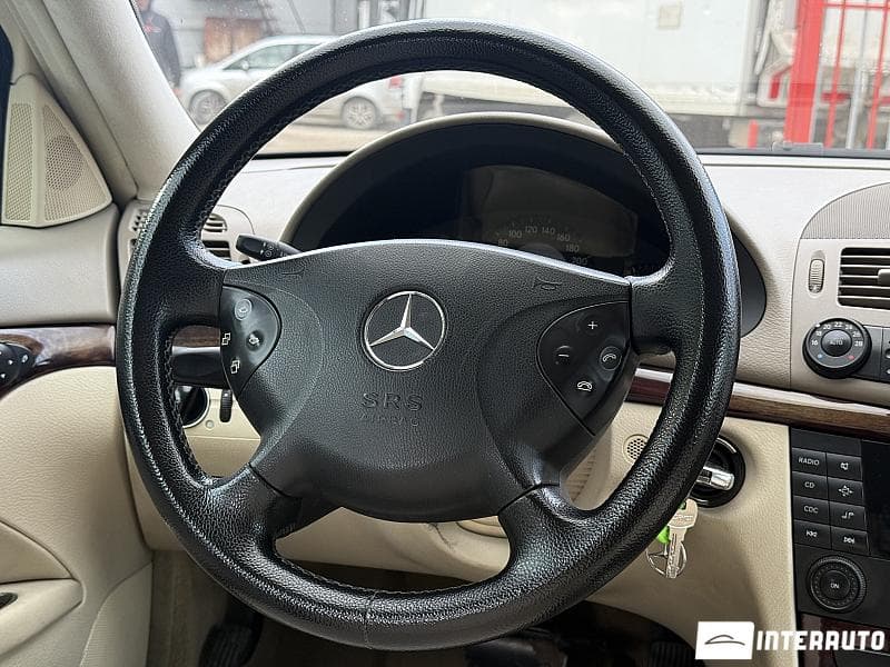 Mercedes E 220 2005 — Миниатюра 8