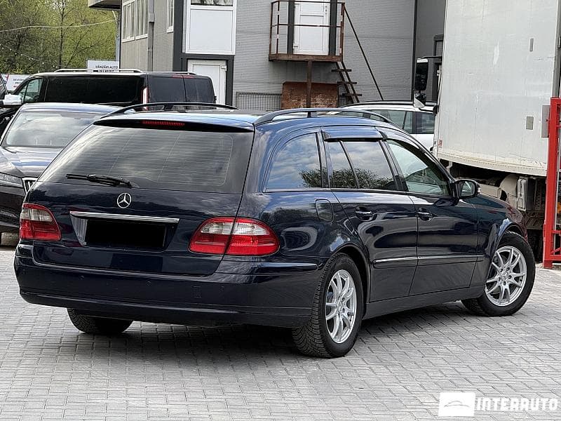 Mercedes E 220 2005 — Миниатюра 3
