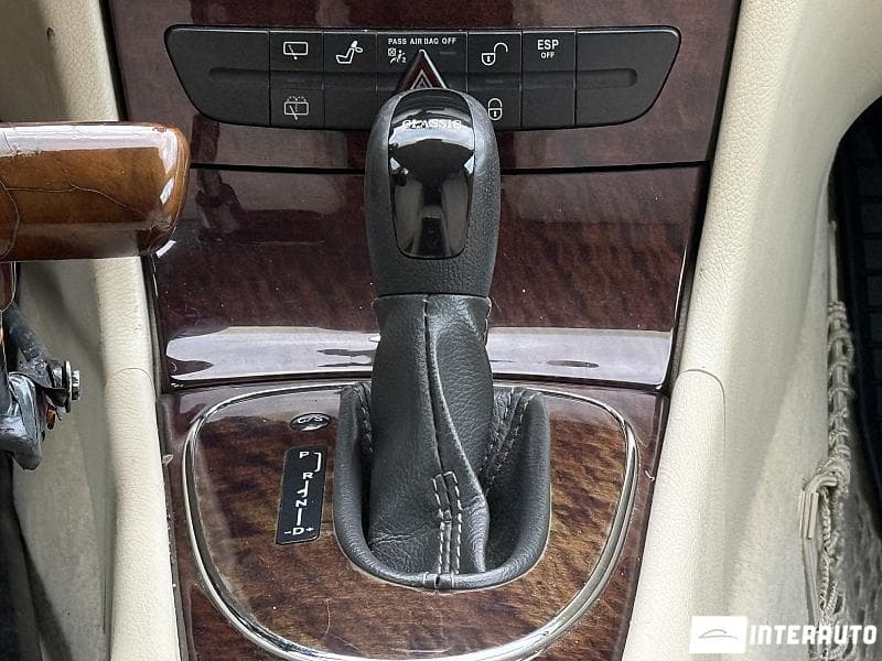 Mercedes E 220 2005 — Миниатюра 11