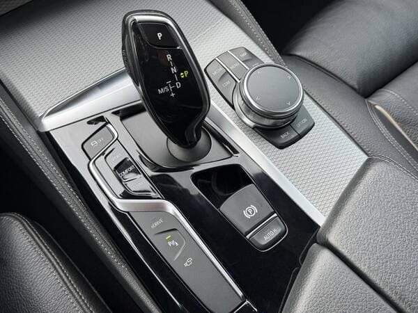2017 BMW 530e — Miniatură 16