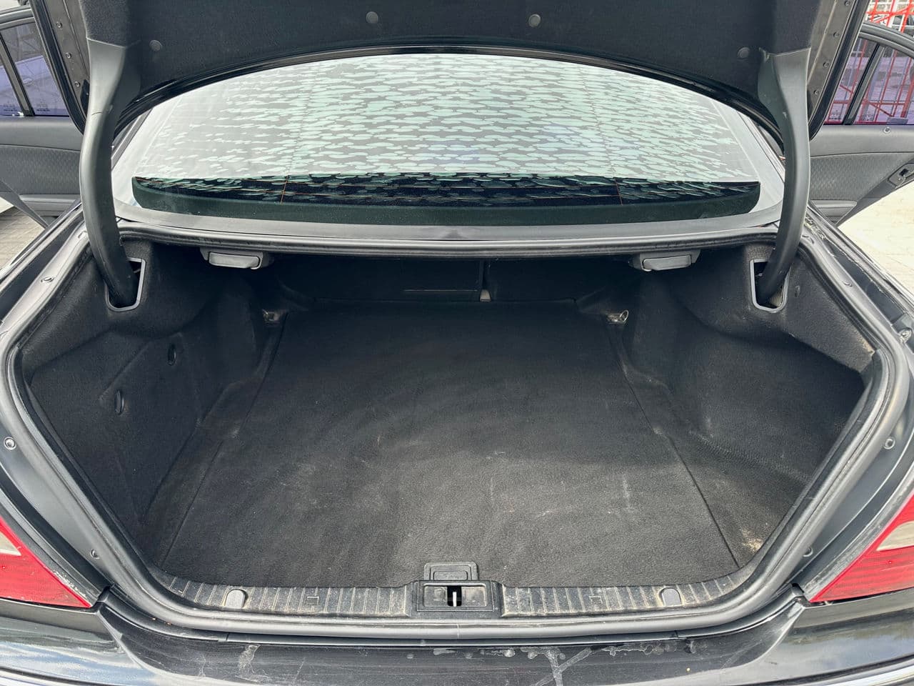 Mercedes E 220 2005 — Миниатюра 16