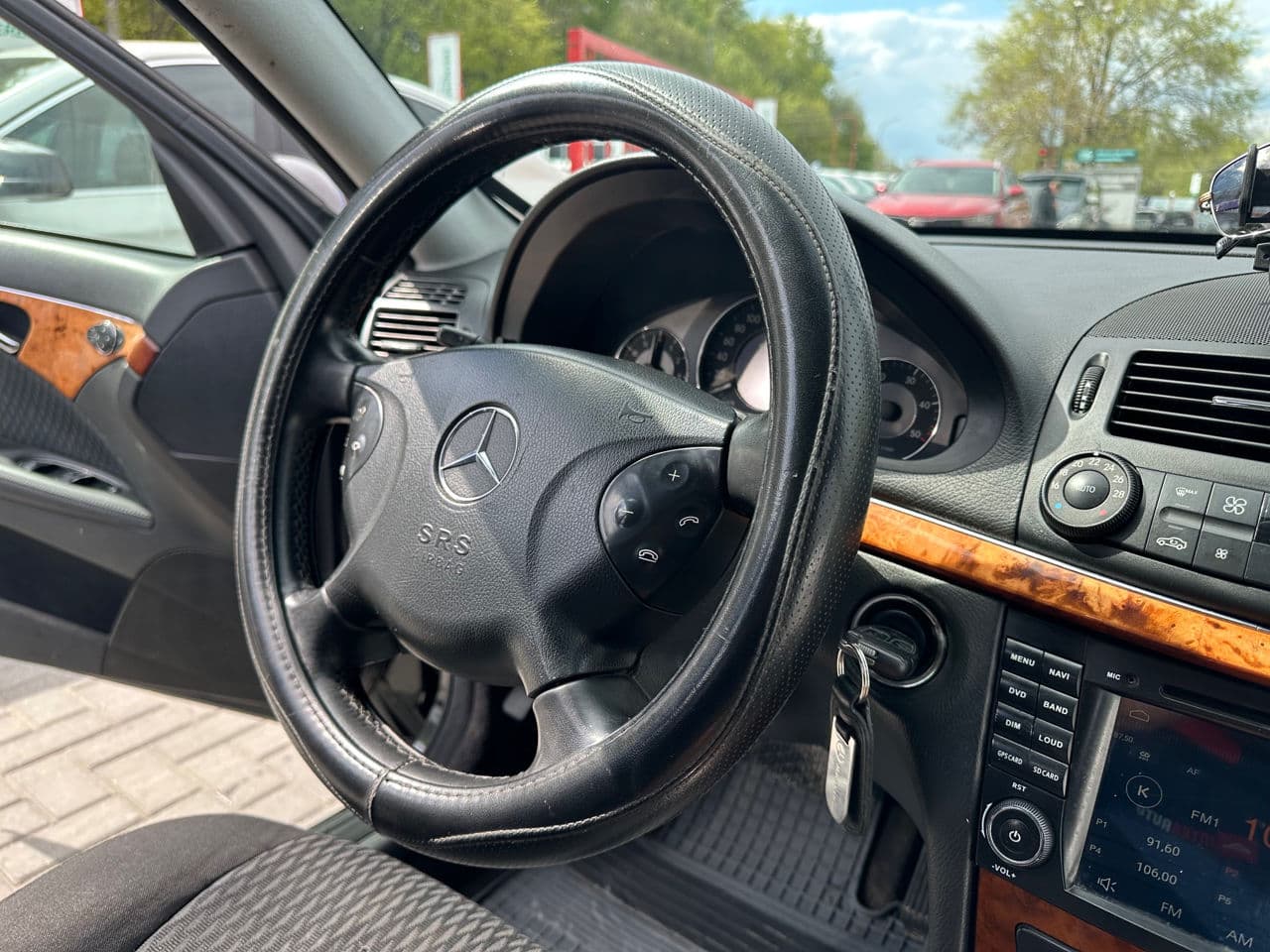 Mercedes E 220 2005 — Миниатюра 7
