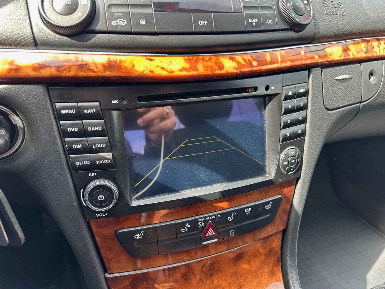 Mercedes E 220 2005 — Миниатюра 11