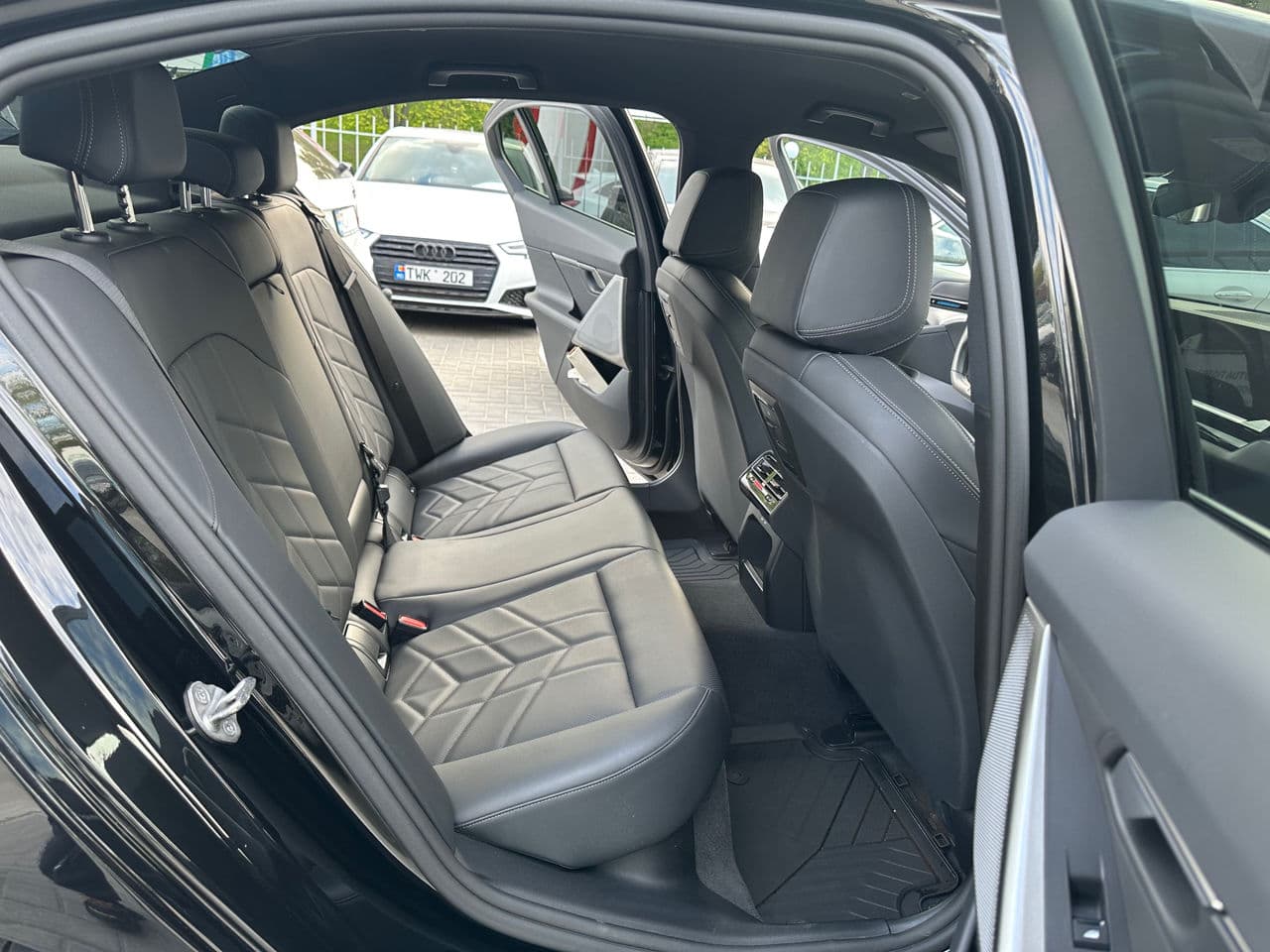 BMW 520 2023 — Миниатюра 8