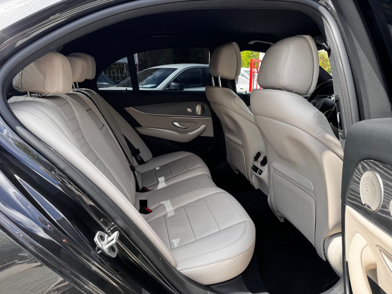 Mercedes E 300e 2021 — Миниатюра 12