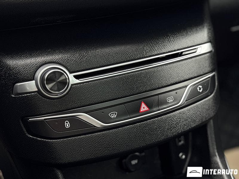 Peugeot 308 2016 — Миниатюра 11