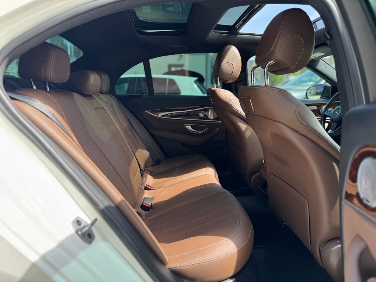 Mercedes E 300 2018 — Миниатюра 17