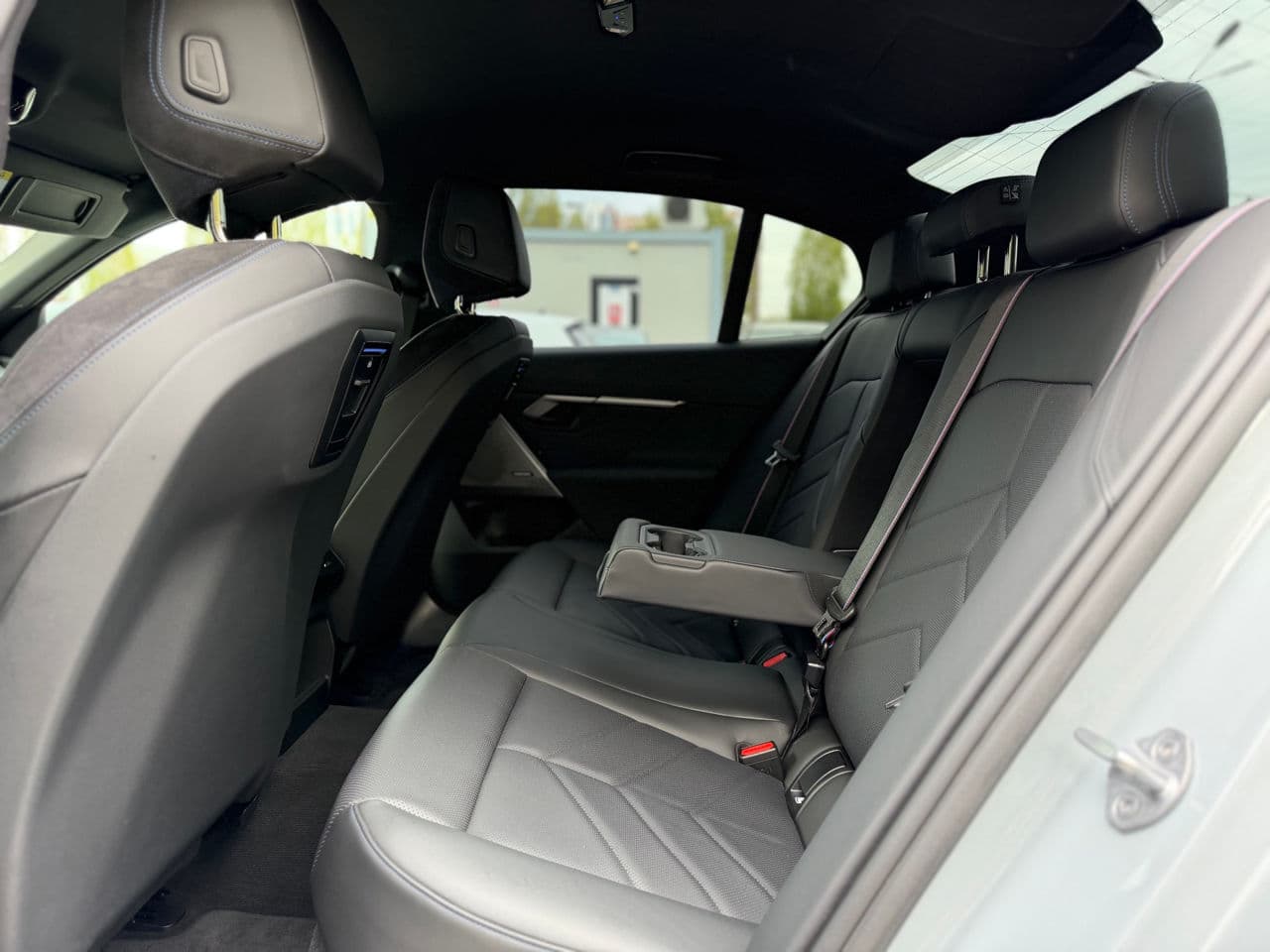 BMW 520 2024 — Миниатюра 21
