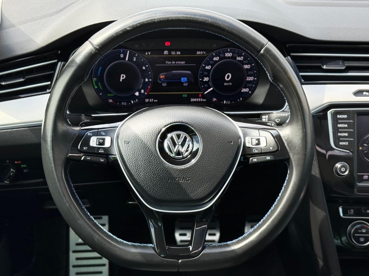 Volkswagen Passat GTE 2016 — Миниатюра 10
