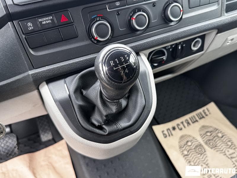 Volkswagen Caravelle 2017 — Миниатюра 8