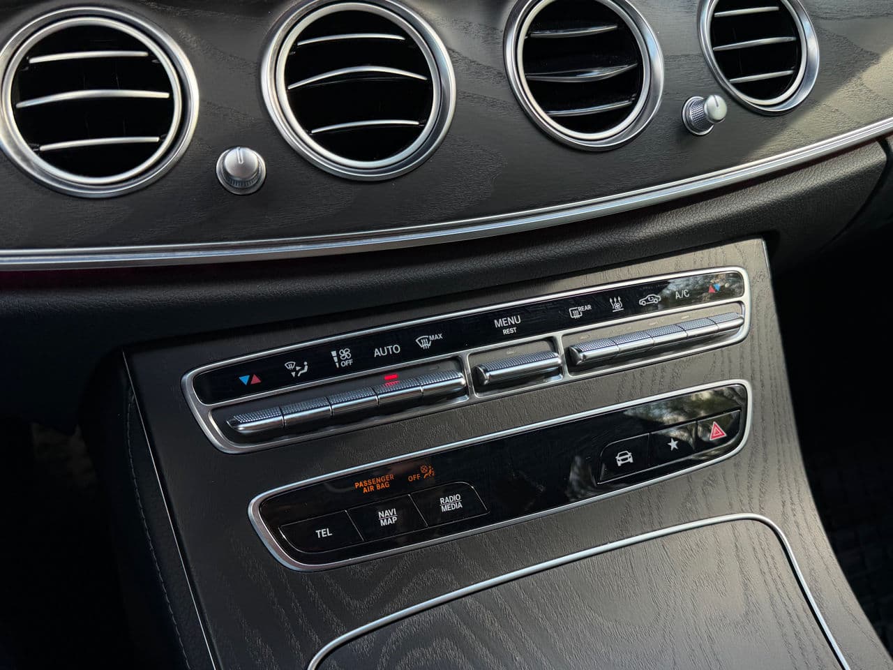 Mercedes E 300e 2022 — Миниатюра 15