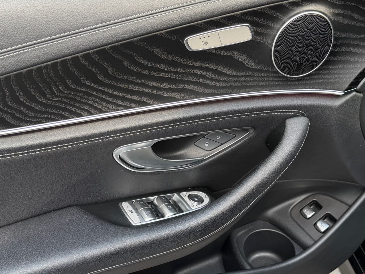 Mercedes E 300e 2022 — Миниатюра 8