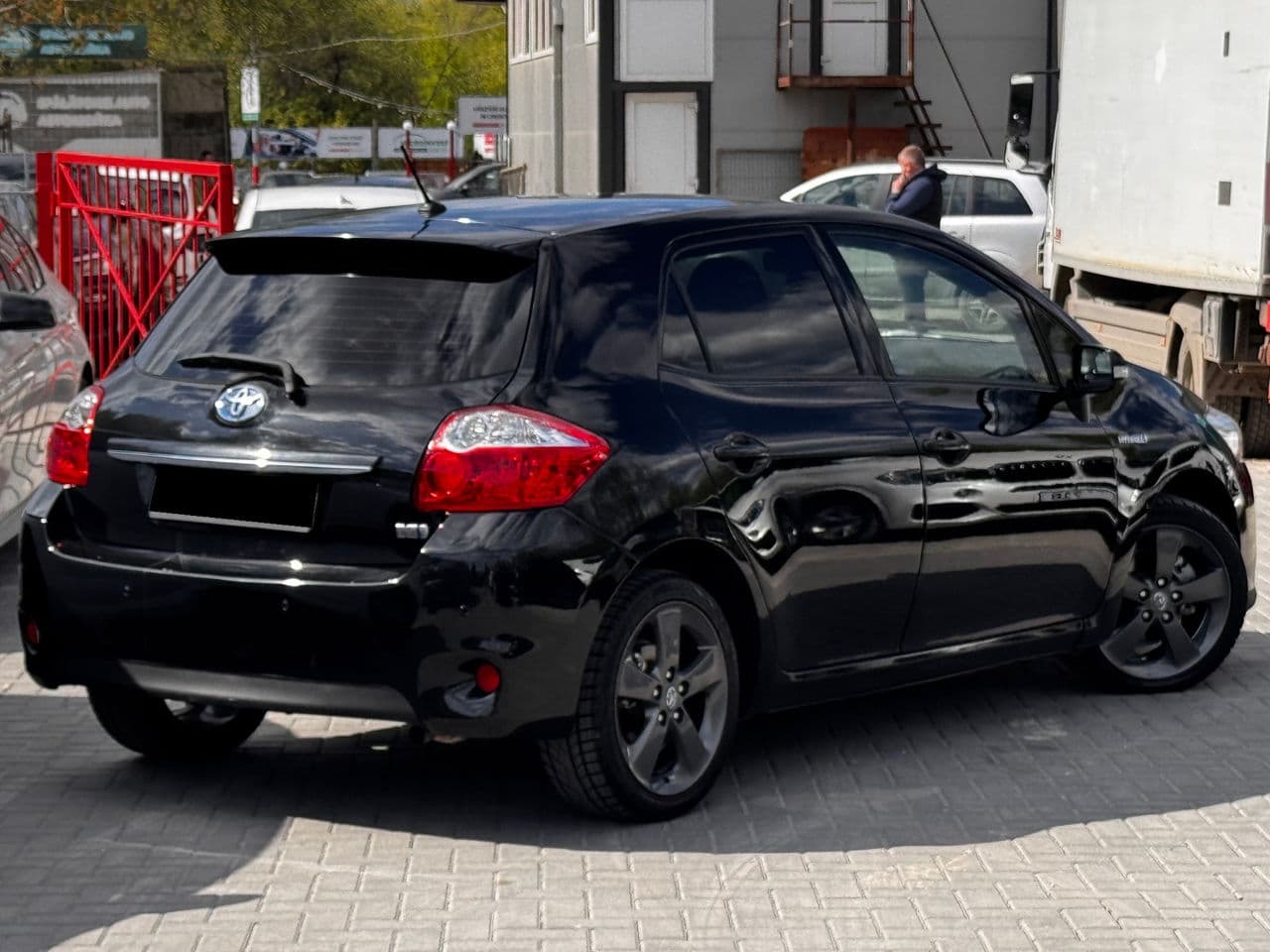 Toyota Auris 2011 — Миниатюра 3