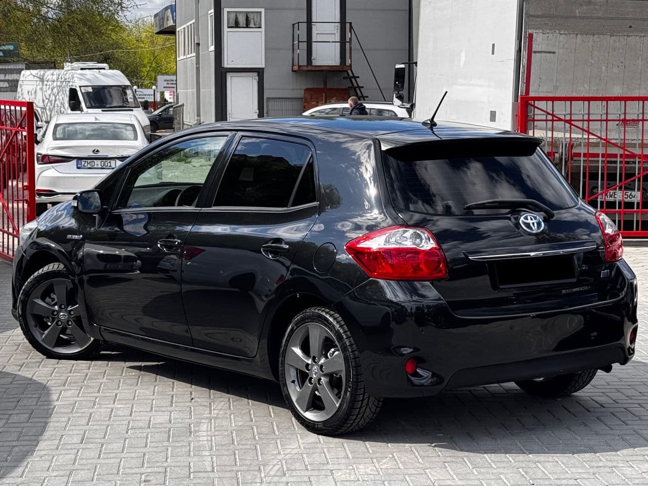 Toyota Auris 2011 — Миниатюра 2