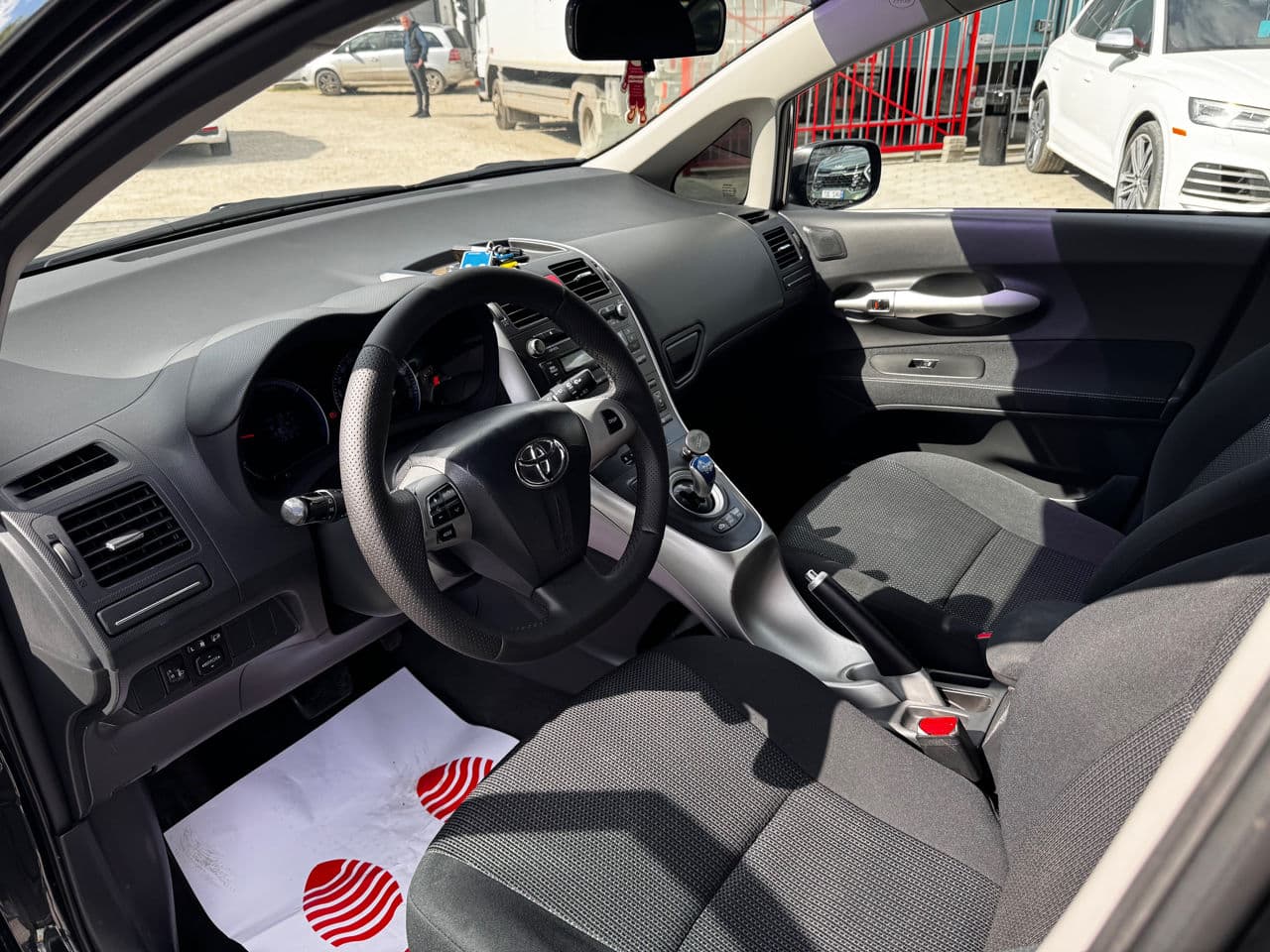 Toyota Auris 2011 — Миниатюра 5