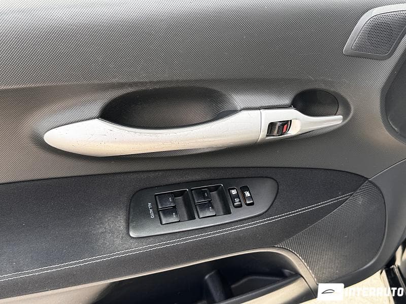 Toyota Auris 2011 — Миниатюра 15