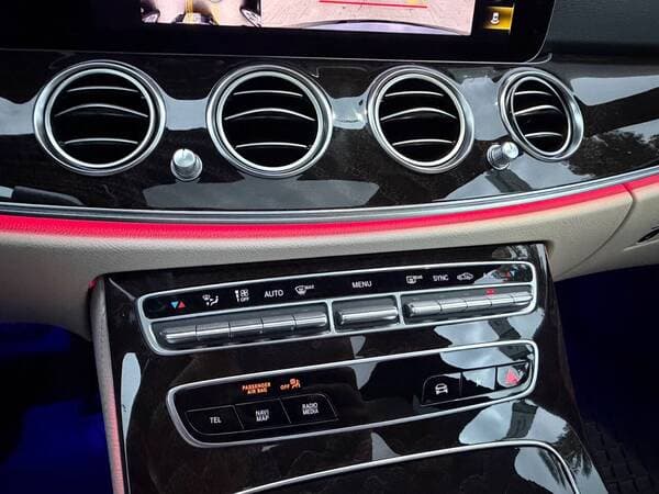 2023 Mercedes E 350 — Miniatură 12