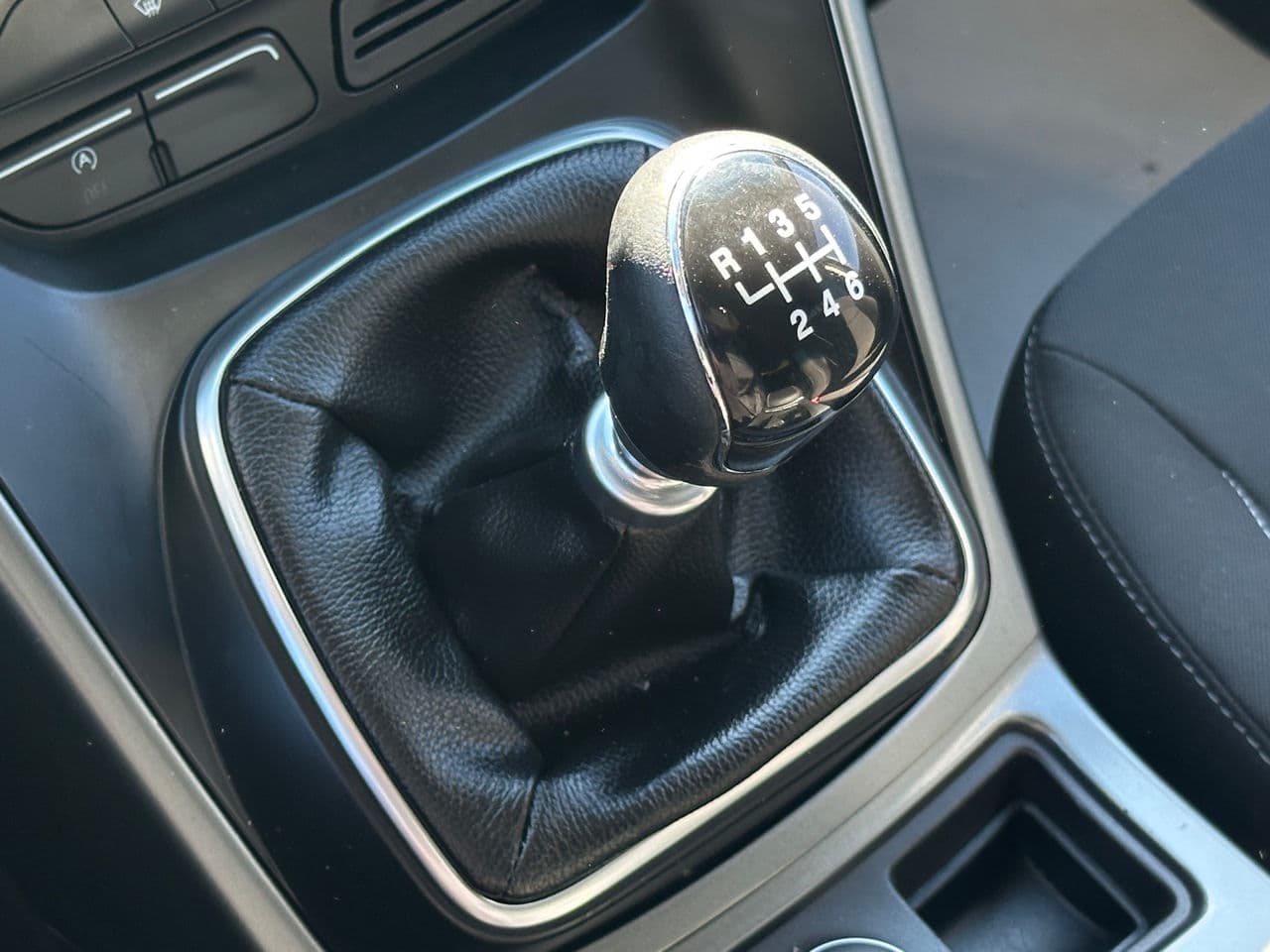Ford Kuga 2018 — Миниатюра 12