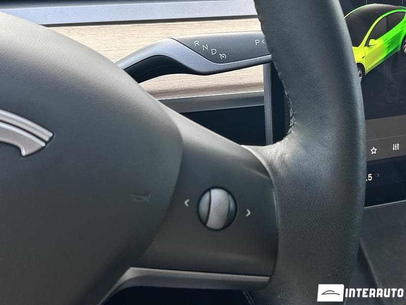 Tesla Model Y 2021 — Миниатюра 8