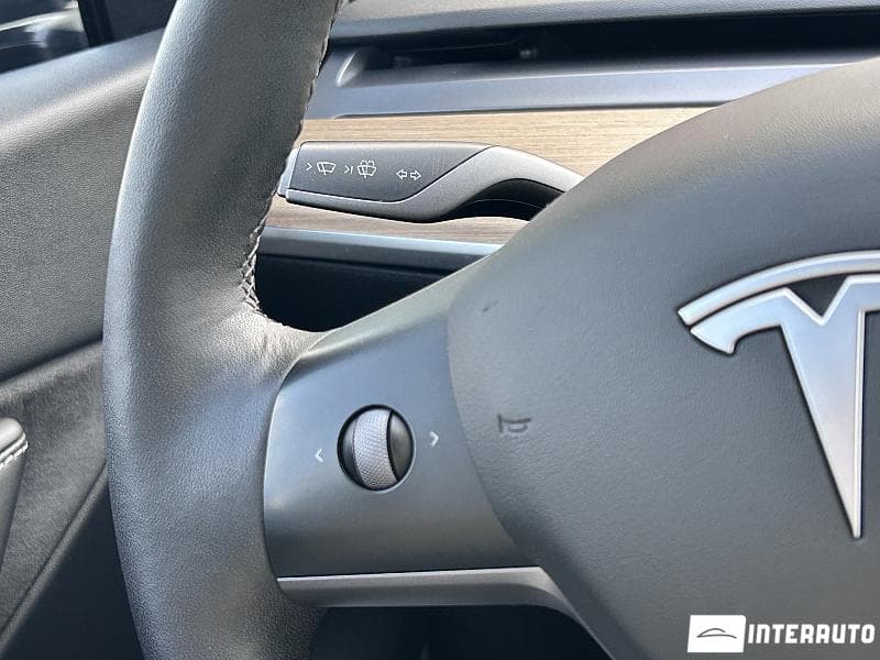 Tesla Model Y 2021 — Миниатюра 7