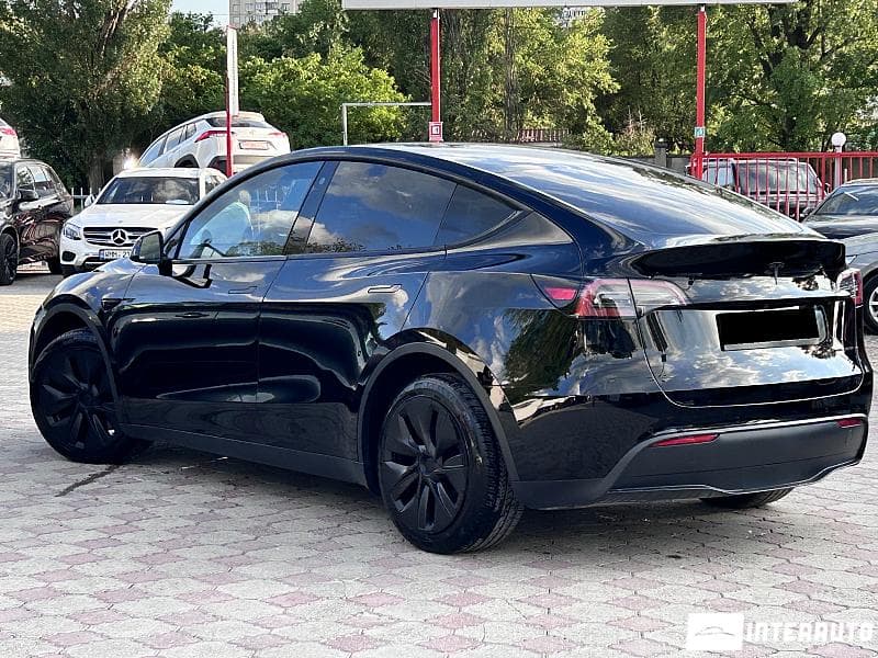 Tesla Model Y 2021 — Миниатюра 3