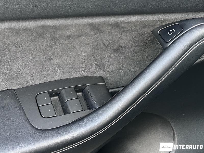 Tesla Model Y 2021 — Миниатюра 6